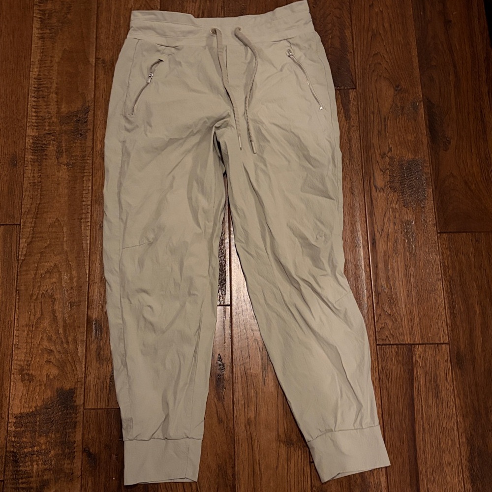 Athleta women’s Light Gray Joggers
—SOLD—-